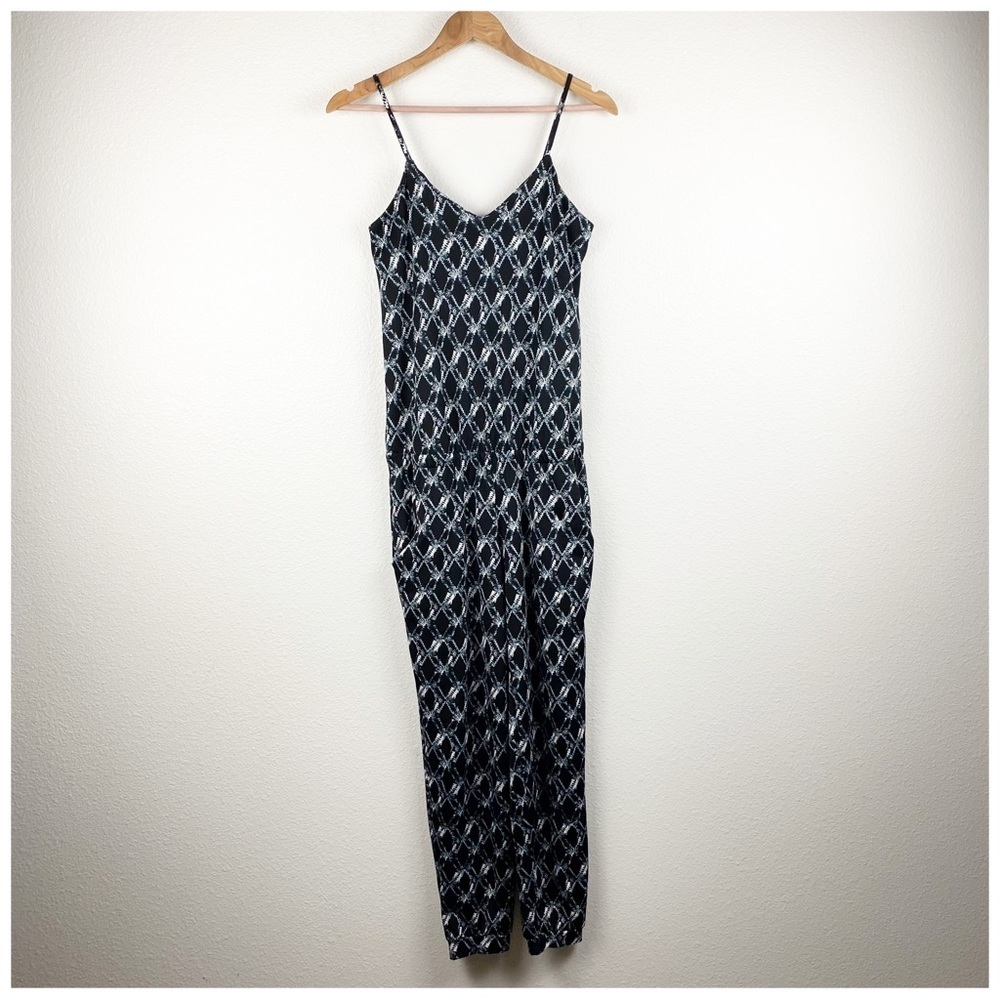 Veronicam.‎ Stretch Drop Waist Black and White Printed Jumpsuit Size XS